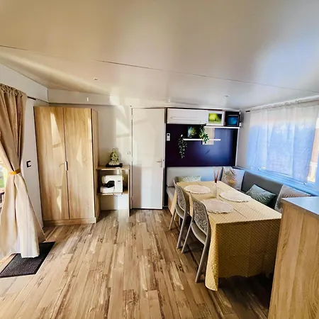 Spacieux Mobile Premium Campsite *